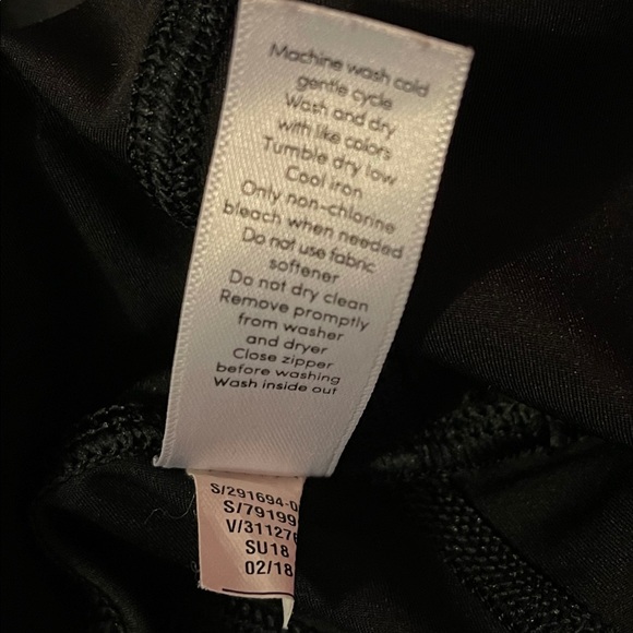 Women’s Athleta Black Capri High Rise Leggings M - Picture 6 of 7